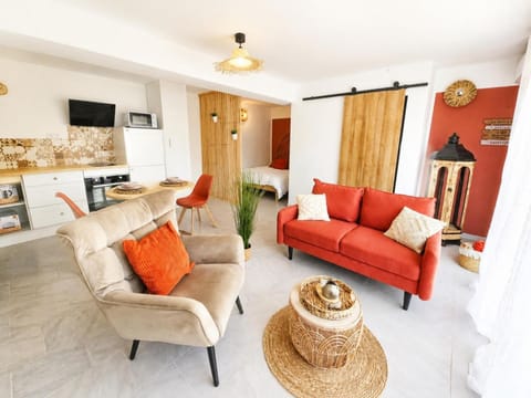 Communal lounge/ TV room, Living room, Dining area
