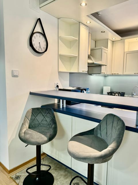 Kitchen or kitchenette, Seating area