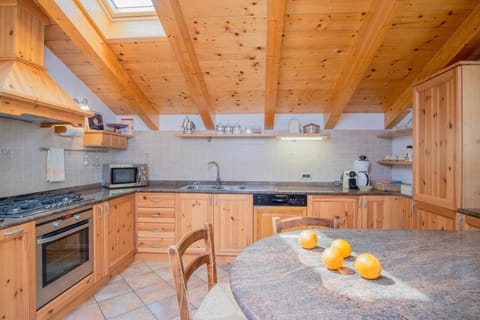 Coffee/tea facilities, Kitchen or kitchenette, Dining area