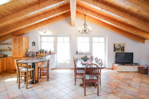 TV and multimedia, Balcony/Terrace, Living room, Dining area, Garden view, Mountain view, Street view