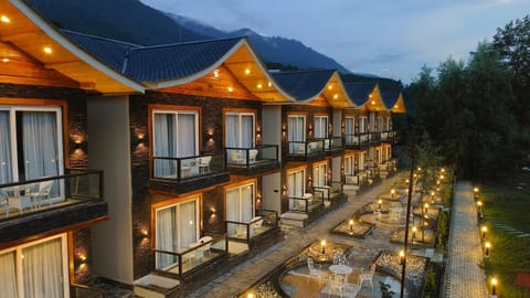 Property building, Facade/entrance, Balcony/Terrace