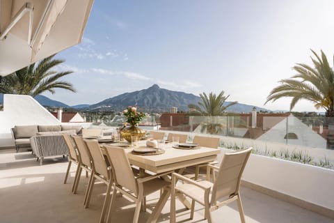 View (from property/room), Balcony/Terrace, Dining area, Mountain view