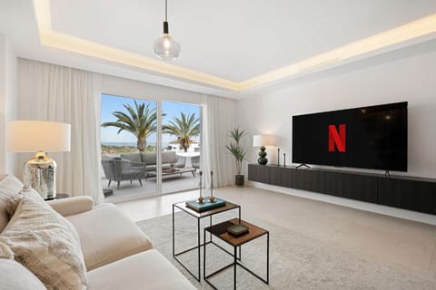 TV and multimedia, Living room, Seating area, Evening entertainment