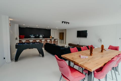 Living room, Lounge or bar