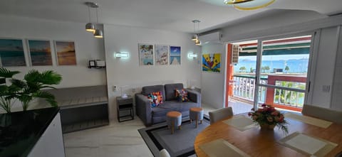 SUPER FLAT 180 graus em Angra dos Reis , Frente Mar na Marina Piratas com estacionamento Apartment in Angra dos Reis