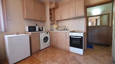Kitchen or kitchenette, oven, stove, washing machine