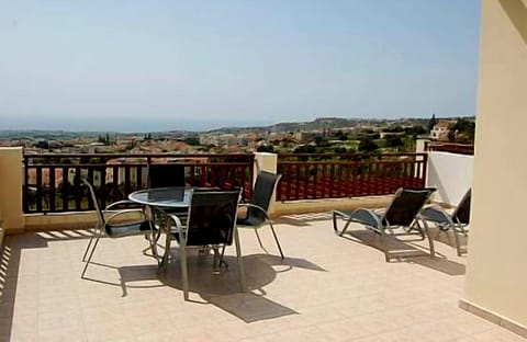 View (from property/room), Balcony/Terrace, Seating area, Dining area, Sea view
