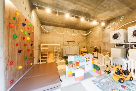 Kids's club, laundry, washing machine, dryer