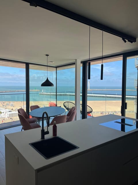 Kitchen or kitchenette, Sea view