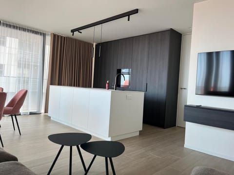 TV and multimedia, Kitchen or kitchenette, Seating area