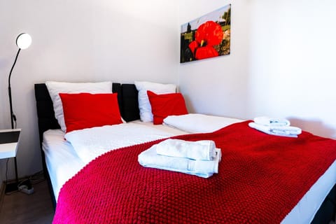 Bed, Photo of the whole room, Bedroom, towels