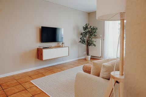 Communal lounge/ TV room, TV and multimedia, Living room, Seating area, Evening entertainment