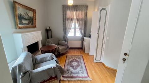 Living room, Photo of the whole room, Seating area