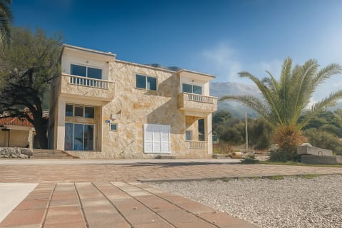 Property building, Day