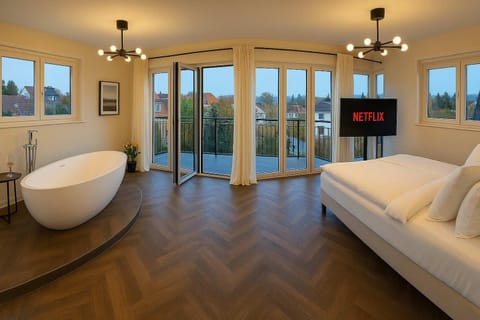Bed, TV and multimedia, Balcony/Terrace, Bedroom, Bath