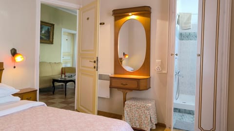 Bed, Bathroom, Photo of the whole room, Bedroom