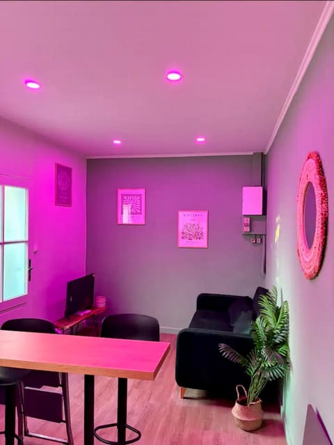 TV and multimedia, Living room, Seating area, Dining area