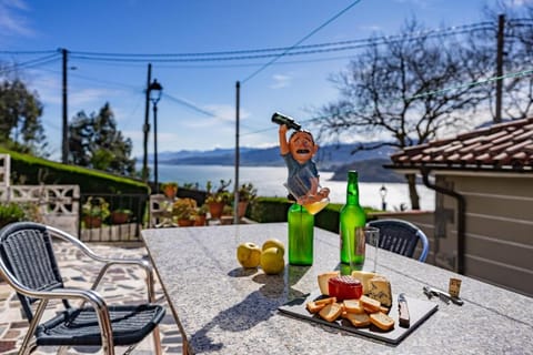 View (from property/room), Balcony/Terrace, Mountain view