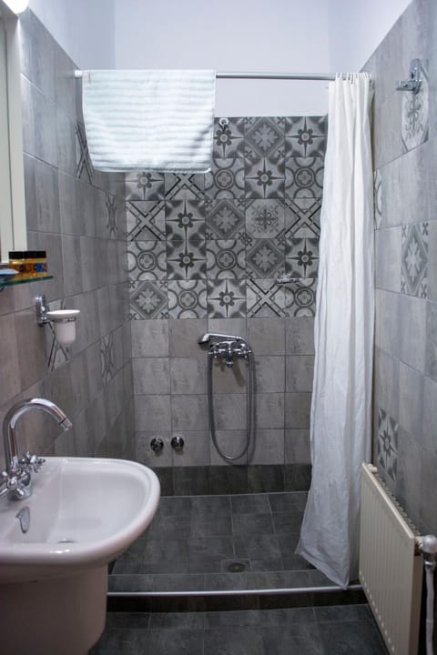 Shower, Bathroom, towels