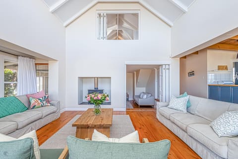 Living room, Seating area, fireplace