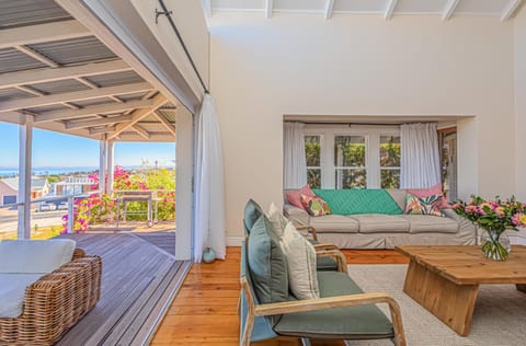 Day, View (from property/room), Balcony/Terrace, Living room, Seating area