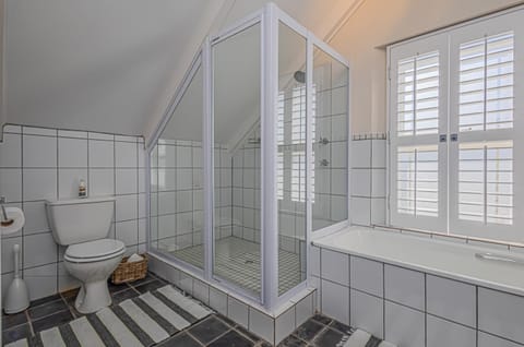 Shower, Toilet, Bathroom, Bath, towels