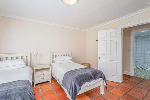 Bed, Bathroom, Bedroom, towels