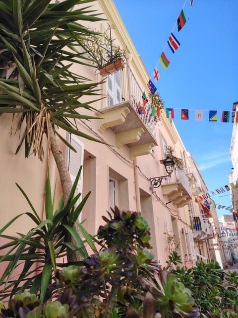 Property building, Day, Neighbourhood