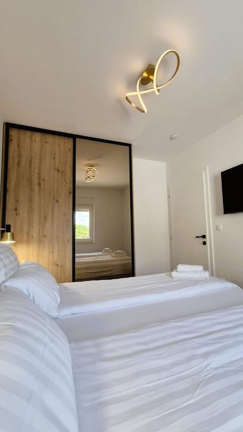 Bed, TV and multimedia, Bedroom, flat iron, safe, wardrobe, air conditioner