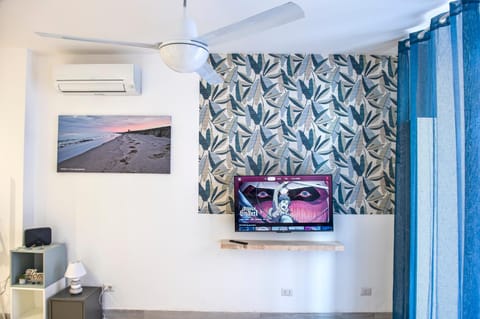 Communal lounge/ TV room, TV and multimedia, Evening entertainment, air conditioner