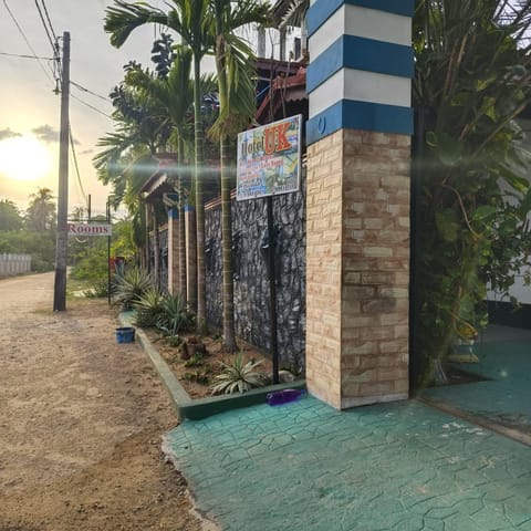 Facade/entrance