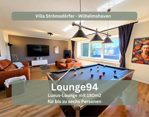 Communal lounge/ TV room, Billiard, TV and multimedia, Living room, Seating area, Evening entertainment, Family, Family