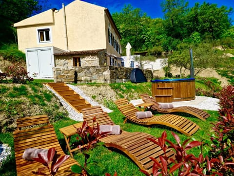 Property building, Day, Natural landscape, Garden, Garden, Balcony/Terrace, Garden view, sunbed