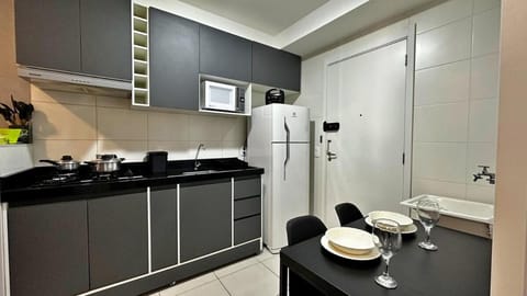 Kitchen or kitchenette, Dining area, minibar, pet friendly, stove