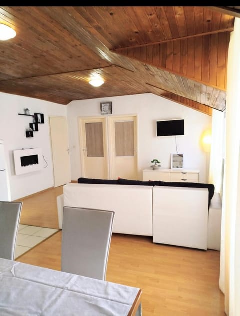 Ruza Apartment in Šibenik-Knin County, Croatia