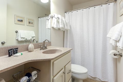 Beautiful 2 Bedroom Lakeside Condo at The Shores 5677 House in Michigan