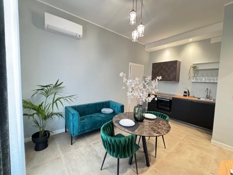 Lounge or bar, Dining area