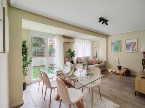 Living room, Dining area