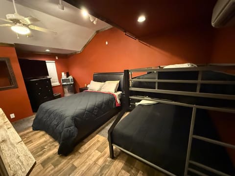 Bunk House The Roost Cabins Cabin in Lakehills