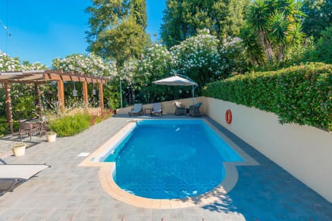 Patio, Spring, Day, Garden, Garden view, Pool view, Swimming pool, Swimming pool, sunbed