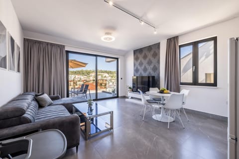 TV and multimedia, Living room, Dining area