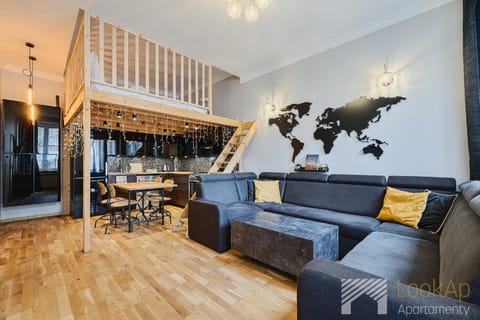 Kitchen or kitchenette, Living room, Seating area, Dining area