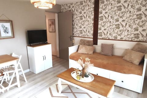 Logement lumineux bord de forêt Apartment in Provence-Alpes-Côte d'Azur