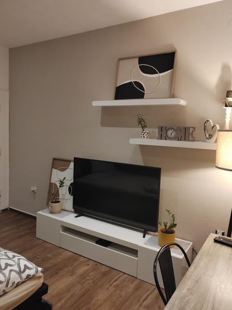Communal lounge/ TV room, TV and multimedia, Living room, Photo of the whole room