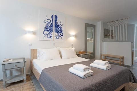 Photo of the whole room, towels