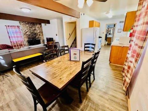 Home in Yosemite-Brookside Cottage-Sleeps 10 House in Yosemite Park Way