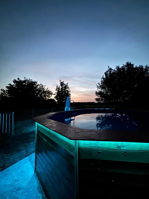 Property building, Garden, Swimming pool