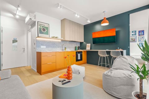 Kitchen or kitchenette, Seating area, Dining area, stove