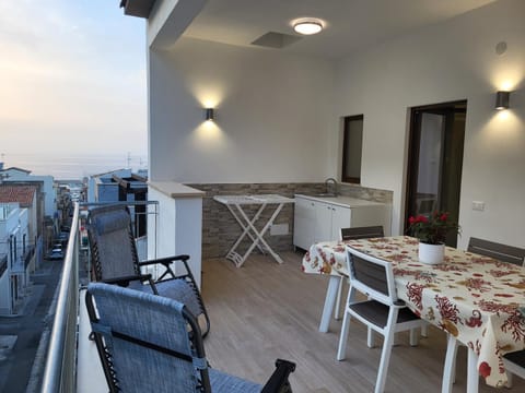 View (from property/room), Balcony/Terrace, Dining area
