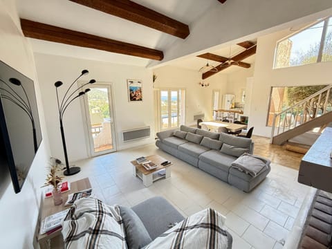 Communal lounge/ TV room, TV and multimedia, Living room, Seating area